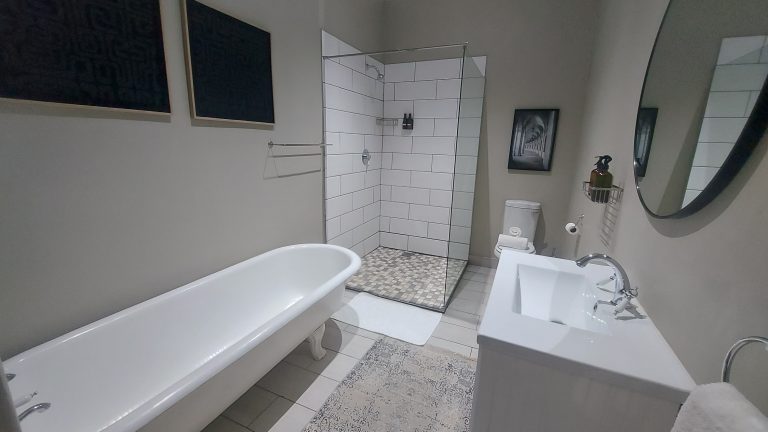 Unit 1 Bathroom 01 Colesberg Accomodation